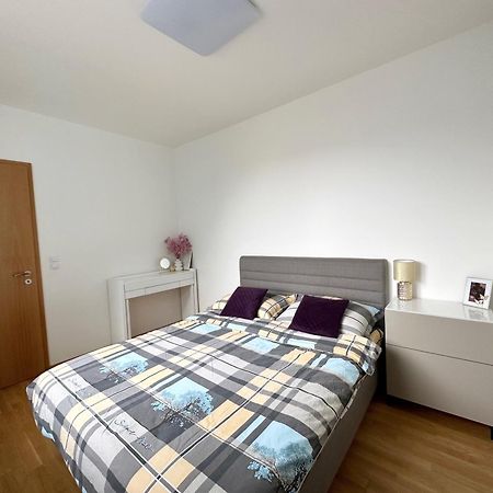 Apartment With Free Parking In Прага Экстерьер фото