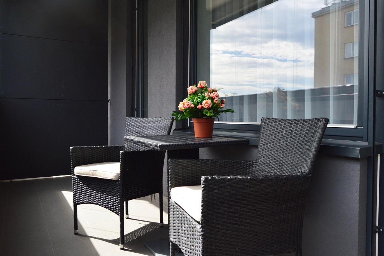 Apartment With Free Parking In Прага Экстерьер фото